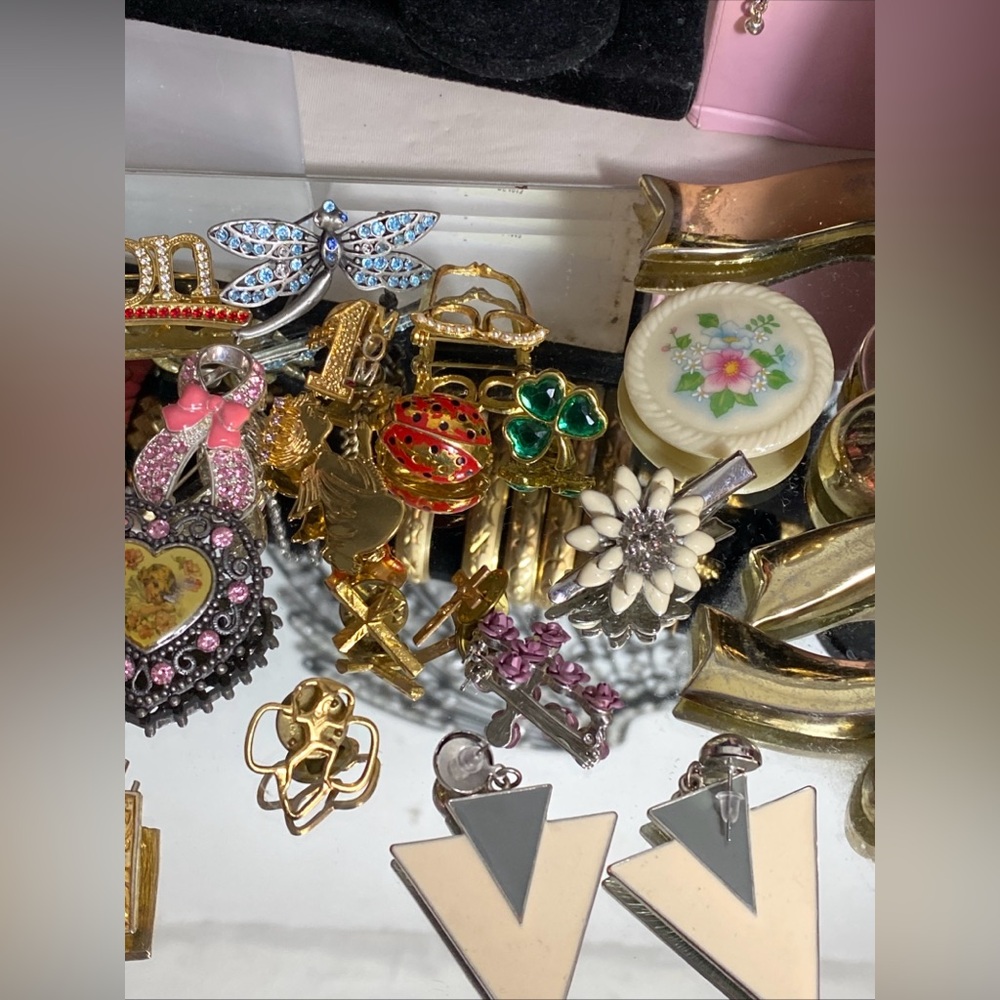 Vintage Jewelry Gold Plated, & Enamel Lot - Picture 12 of 16